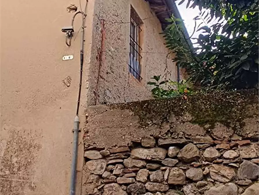 Immagine 17 di Rustico / casale in vendita  in via Garibaldi 3 a Casalzuigno