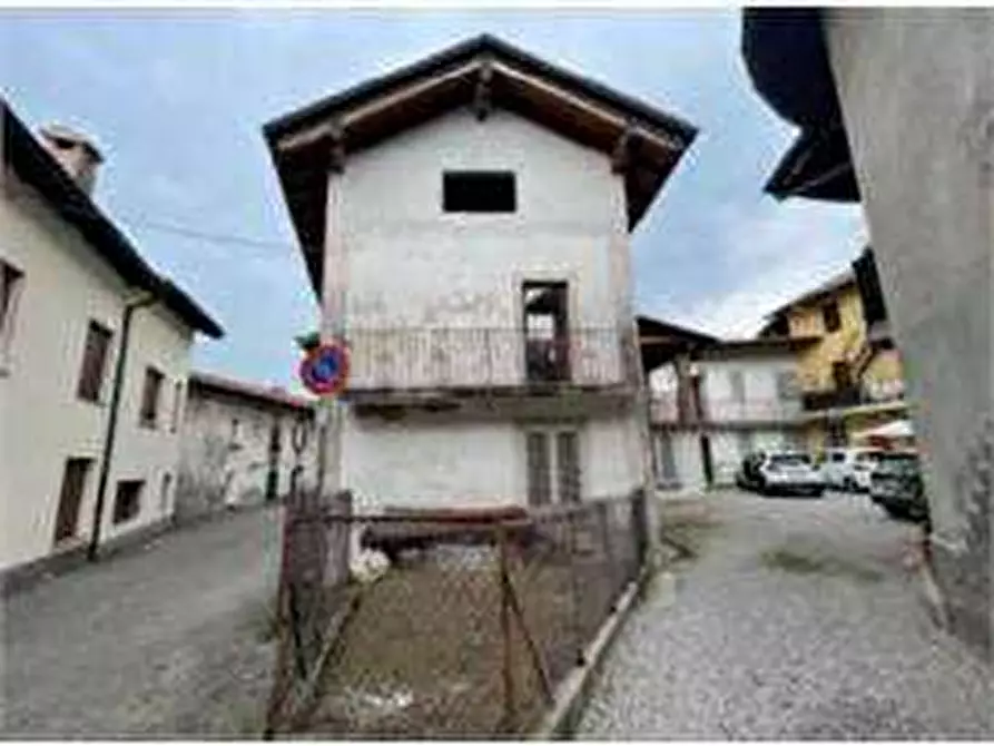 Immagine 3 di Porzione di casa in vendita  in Strada stazione 11 a Cocquio-Trevisago