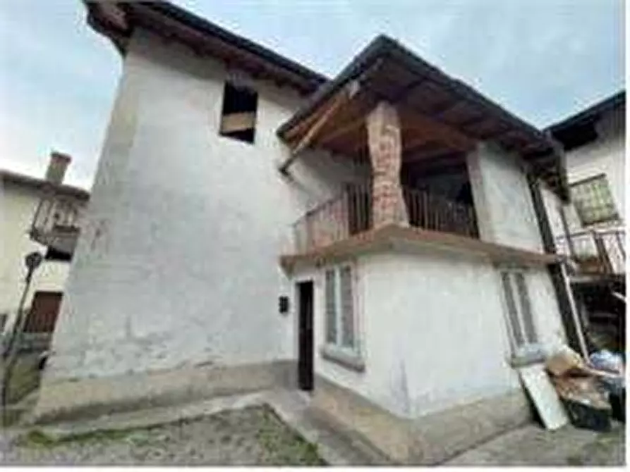 Immagine 4 di Porzione di casa in vendita  in Strada stazione 11 a Cocquio-Trevisago