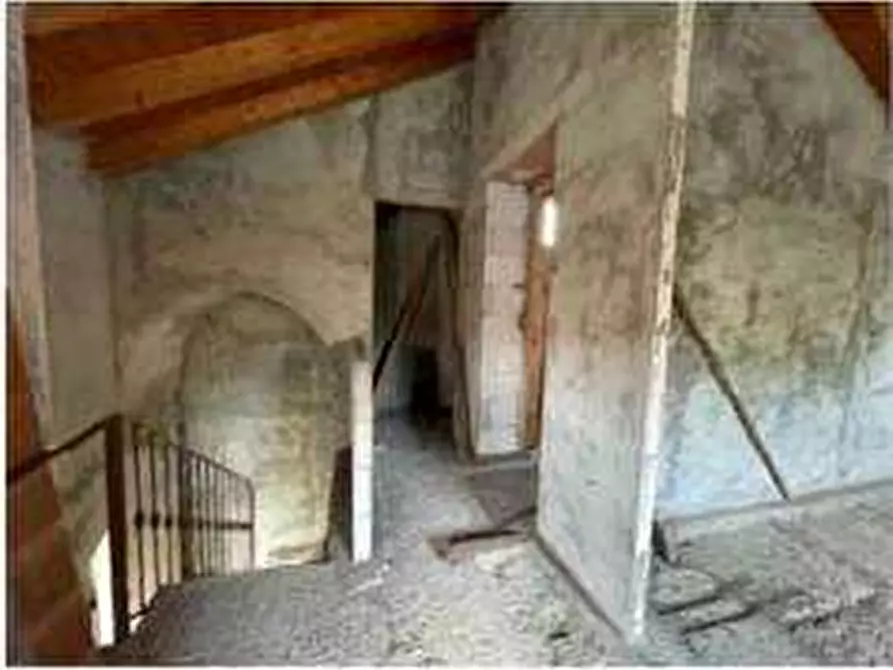 Immagine 8 di Porzione di casa in vendita  in Strada stazione 11 a Cocquio-Trevisago