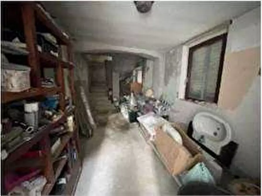 Immagine 10 di Porzione di casa in vendita  in Strada stazione 11 a Cocquio-Trevisago