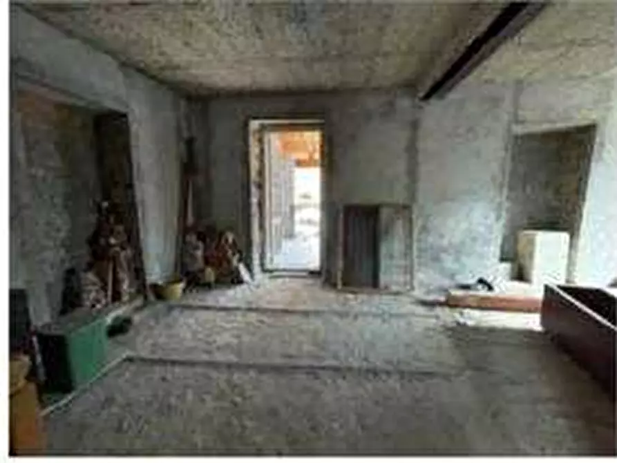 Immagine 12 di Porzione di casa in vendita  in Strada stazione 11 a Cocquio-Trevisago