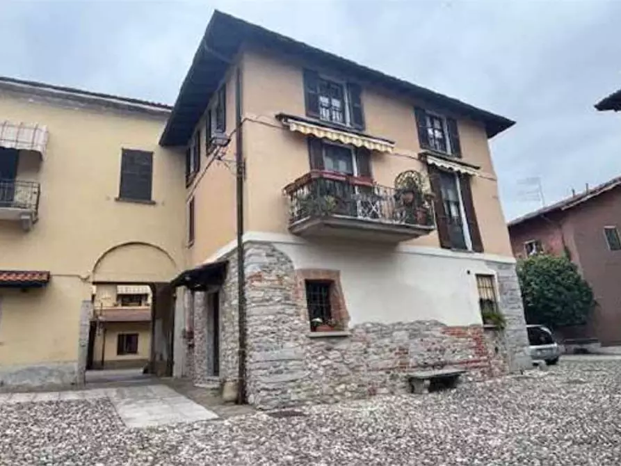 Immagine 1 di Appartamento in vendita  in Piazza monte grappa  11 a Daverio