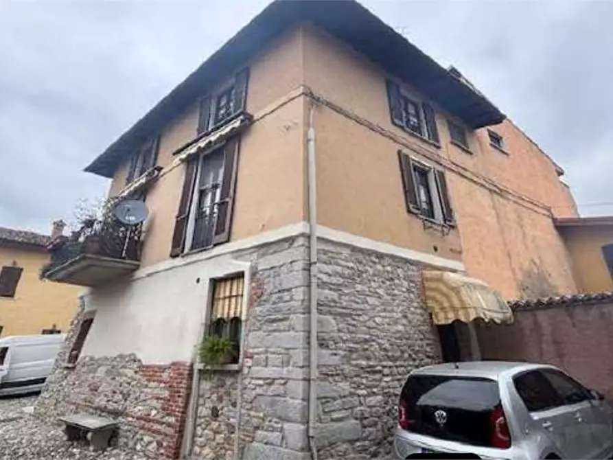 Immagine 2 di Appartamento in vendita  in Piazza monte grappa  11 a Daverio