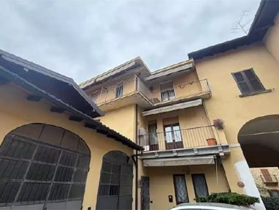 Immagine 3 di Appartamento in vendita  in Piazza monte grappa  11 a Daverio