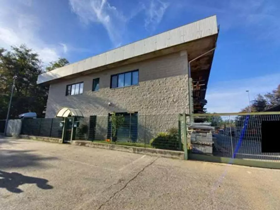 Immagine 1 di Magazzino in vendita  in Frazione Crugola - Via Stazione 128 a Mornago
