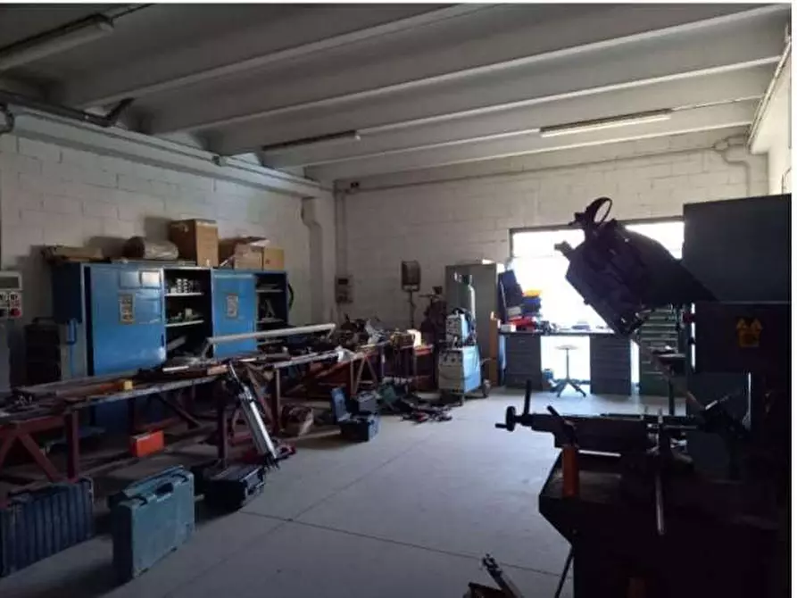 Immagine 2 di Magazzino in vendita  in Frazione Crugola - Via Stazione 128 a Mornago