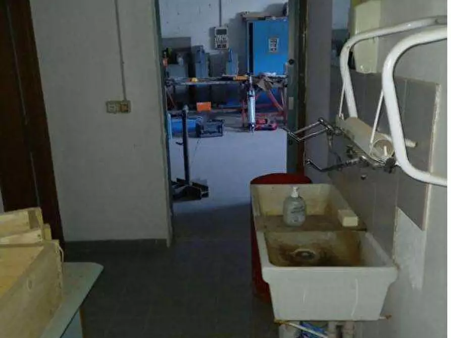 Immagine 3 di Magazzino in vendita  in Frazione Crugola - Via Stazione 128 a Mornago