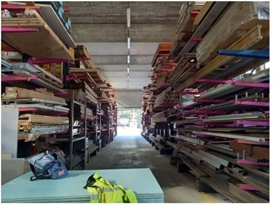 Immagine 7 di Magazzino in vendita  in Frazione Crugola - Via Stazione 128 a Mornago