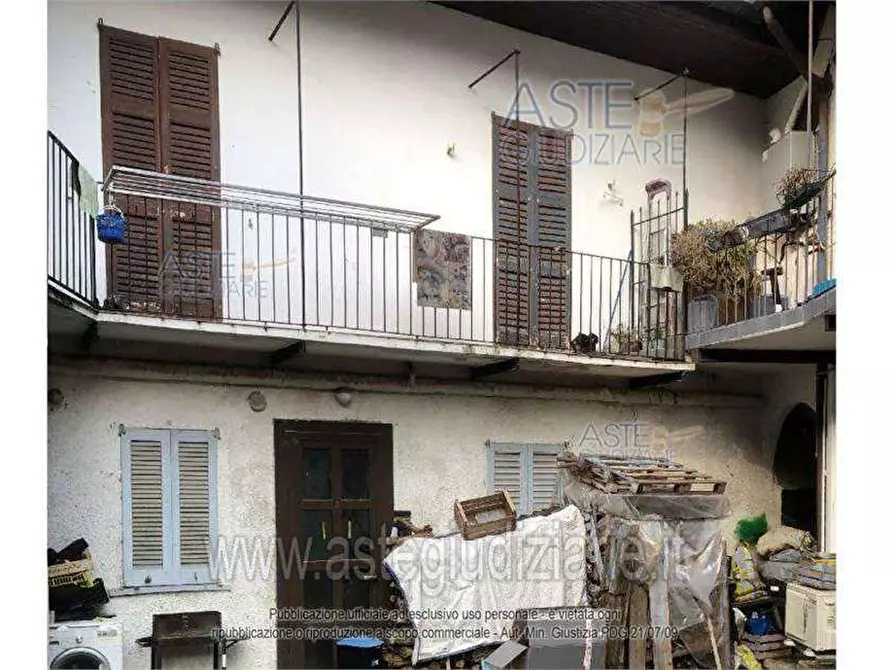 Immagine 2 di Appartamento in vendita  in via Monte Grappa, 6 a Caronno Varesino