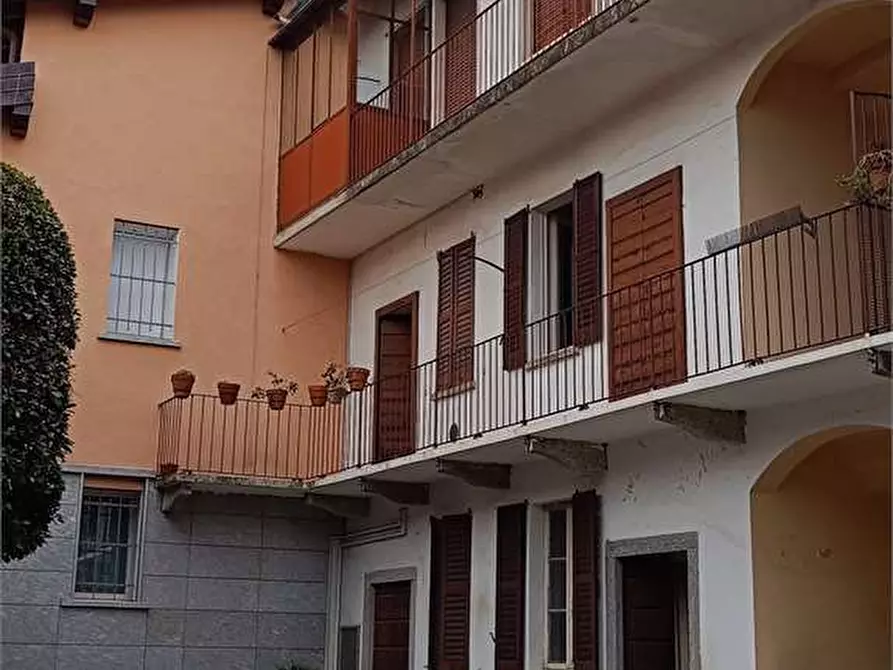 Immagine 1 di Porzione di casa in vendita  in vicolo del chiosi a Gazzada Schianno