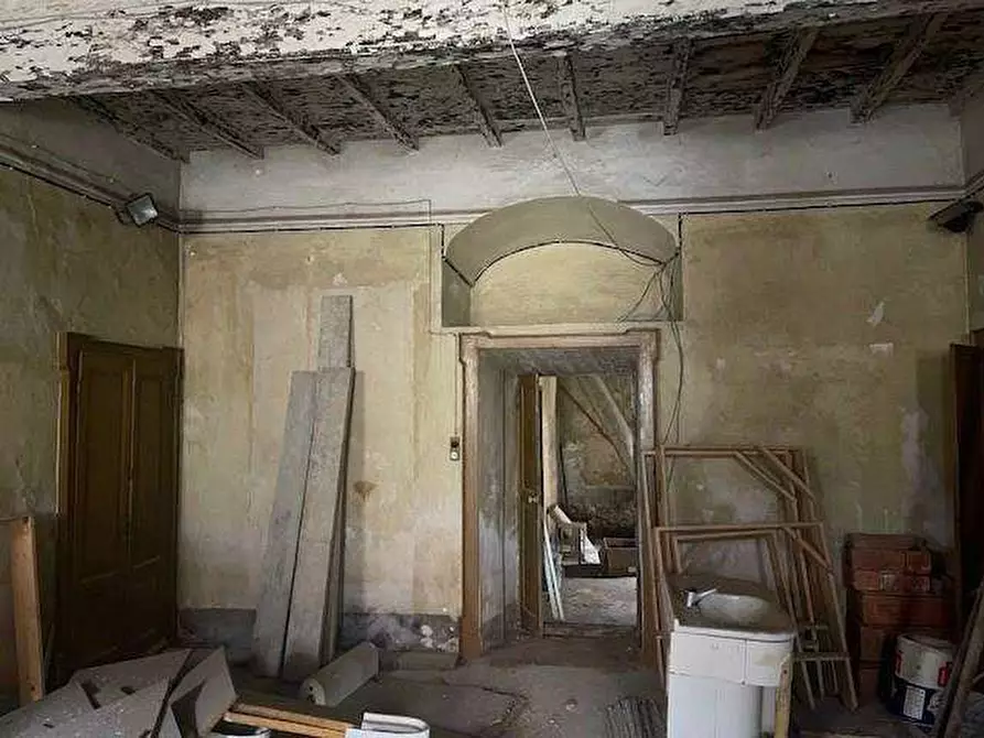 Immagine 3 di Stabile in vendita  in Via della chiesa 13 a Cuvio