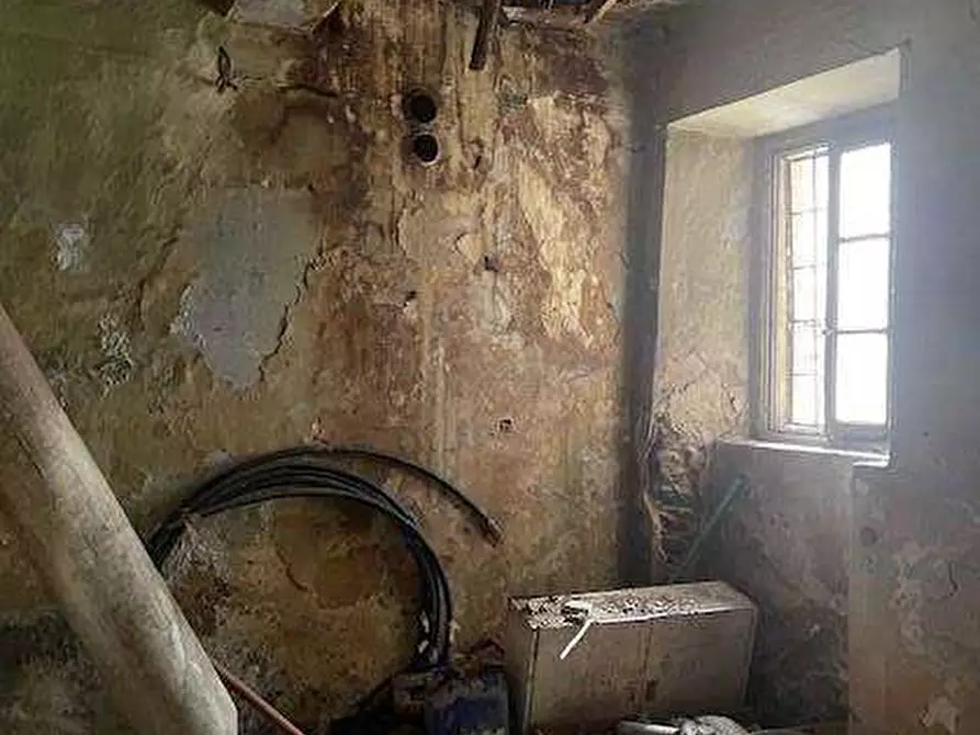 Immagine 5 di Stabile in vendita  in Via della chiesa 13 a Cuvio