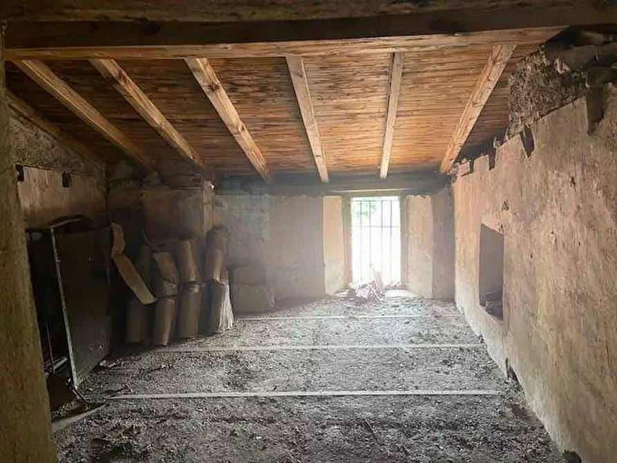 Immagine 12 di Stabile in vendita  in Via della chiesa 13 a Cuvio