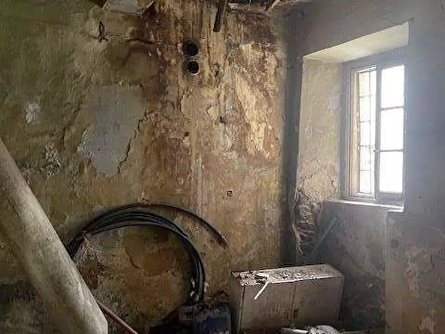 Immagine 21 di Stabile in vendita  in Via della chiesa 13 a Cuvio