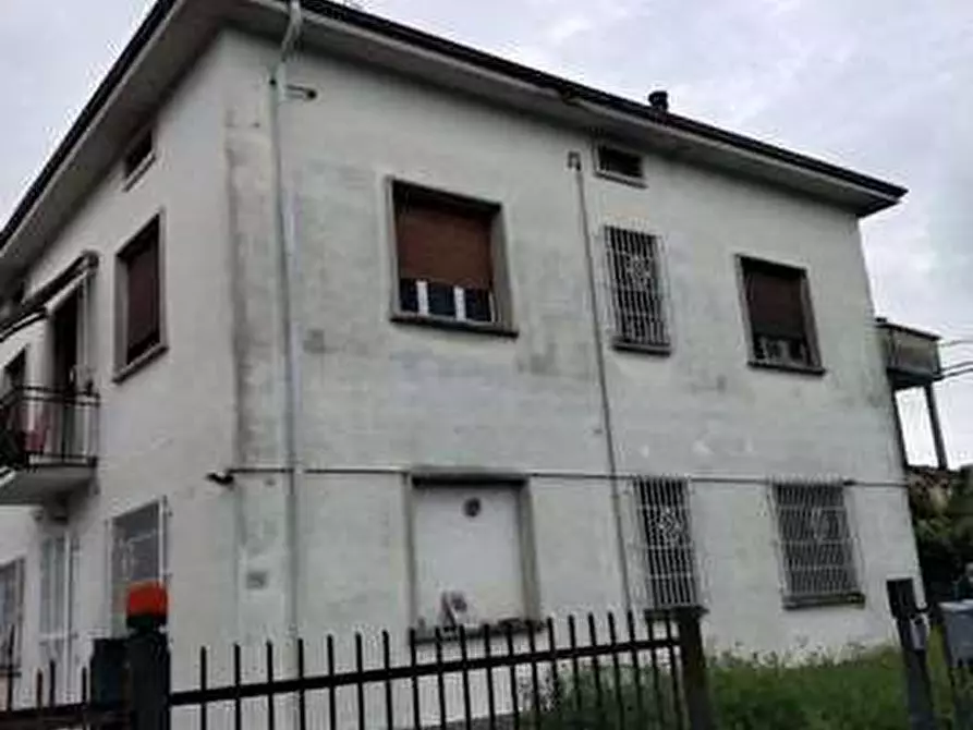 Immagine 1 di Villa in vendita  in Via G. Pascoli, 275 a Cavaria Con Premezzo