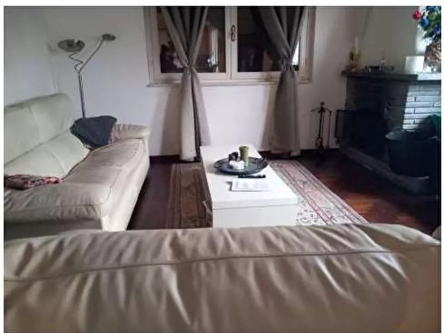 Immagine 10 di Villa in vendita  in Via roncaccio 11 a Cocquio-Trevisago