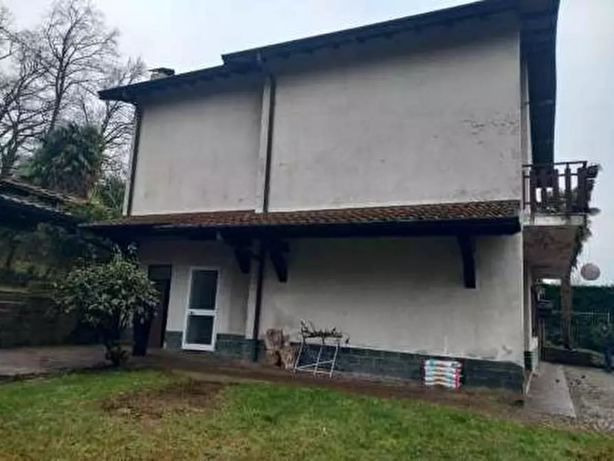 Immagine 19 di Villa in vendita  in Via roncaccio 11 a Cocquio-Trevisago