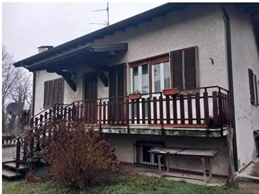 Immagine 1 di Villa in vendita  in Via roncaccio 11 a Cocquio-Trevisago