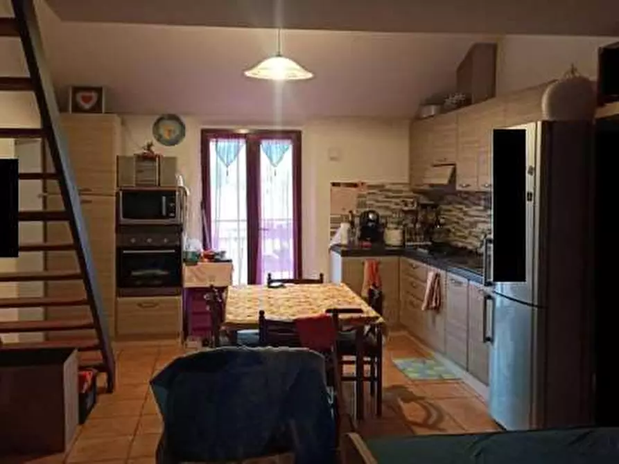 Immagine 3 di Appartamento in vendita  in Via Largo Giulio Cesare  4 a Varano Borghi