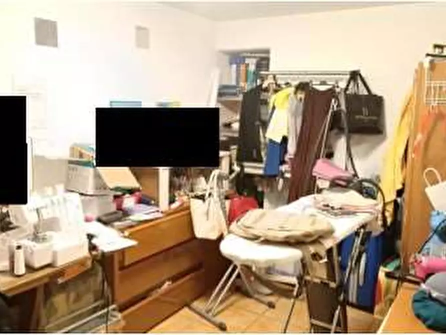 Immagine 5 di Appartamento in vendita  in Via Largo Giulio Cesare  4 a Varano Borghi