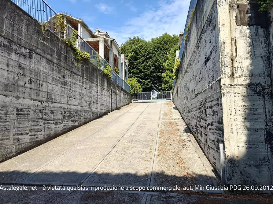 Immagine 3 di Garage in vendita  in Corso Leonardo da Vinci a Gallarate