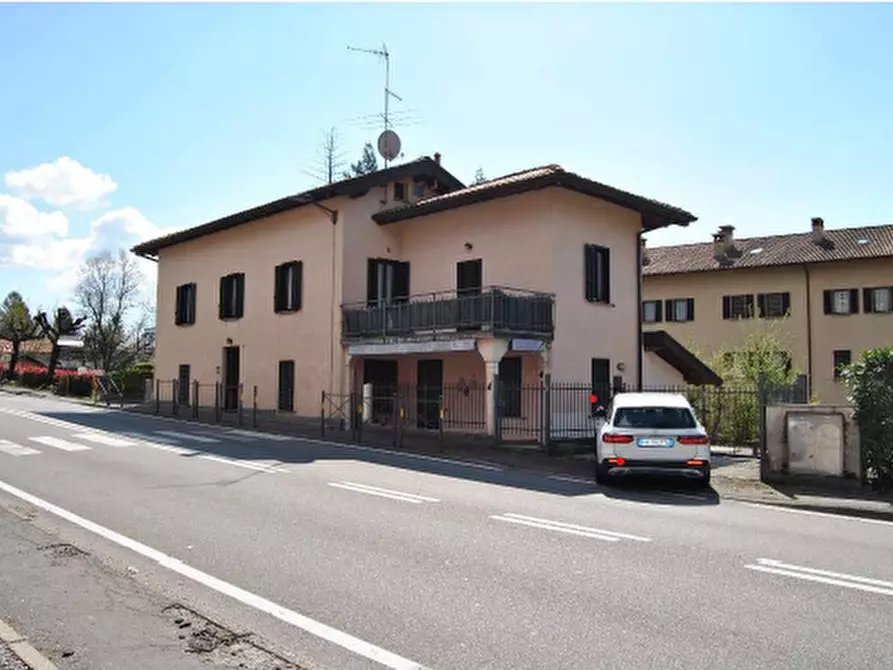 Immagine 1 di Villa in vendita  in Via Vittorio Veneto 57 a Travedona-Monate