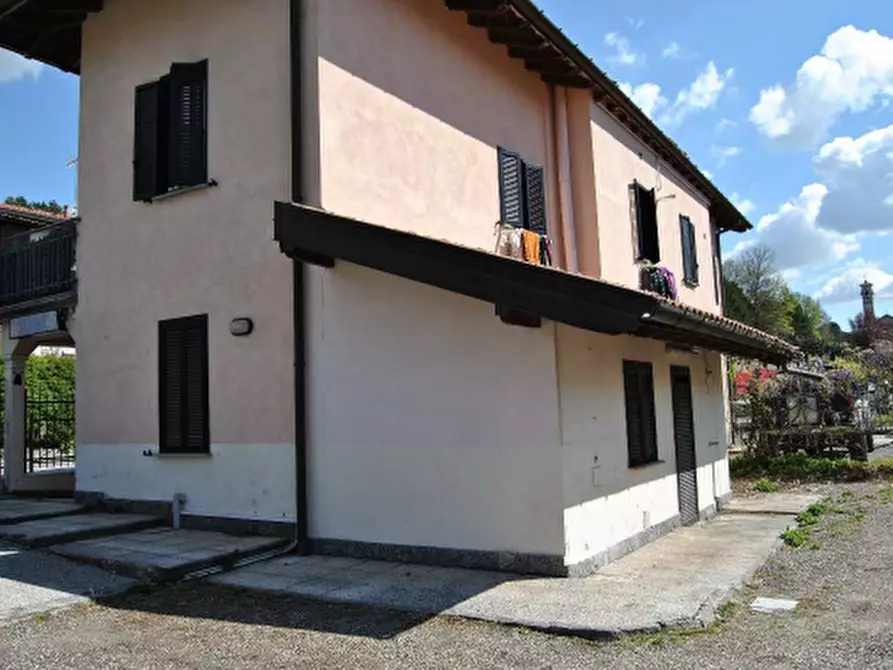 Immagine 3 di Villa in vendita  in Via Vittorio Veneto 57 a Travedona-Monate