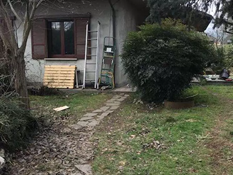 Immagine 1 di Villa in vendita  in Via baraggiola 327 a Cadrezzate Con Osmate