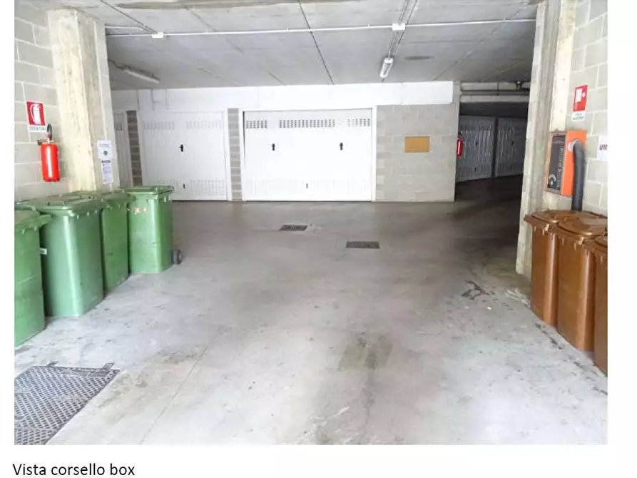 Immagine 2 di Negozio in vendita  in Via C. Cattaneo 5 a Busto Arsizio