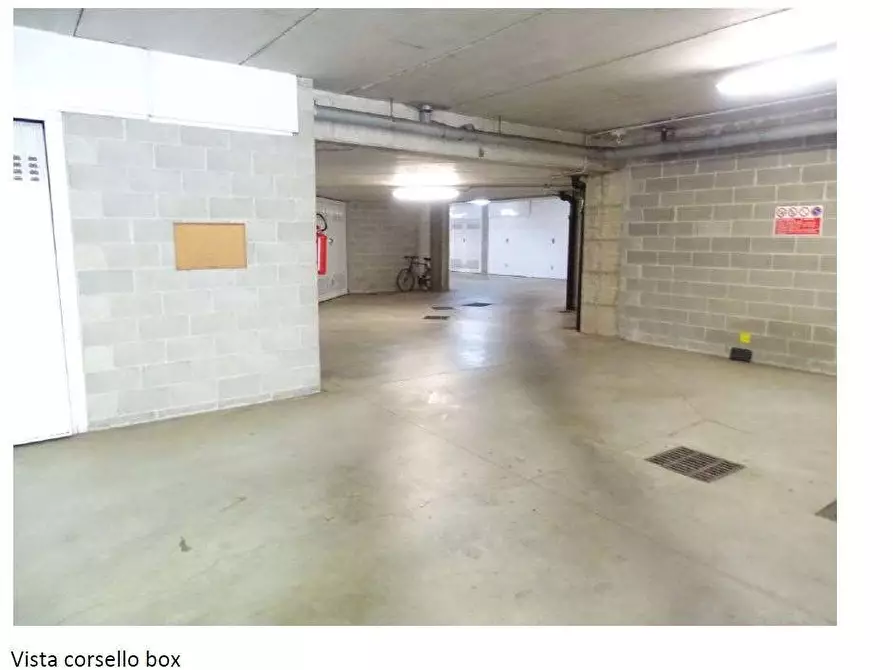 Immagine 3 di Negozio in vendita  in Via C. Cattaneo 5 a Busto Arsizio