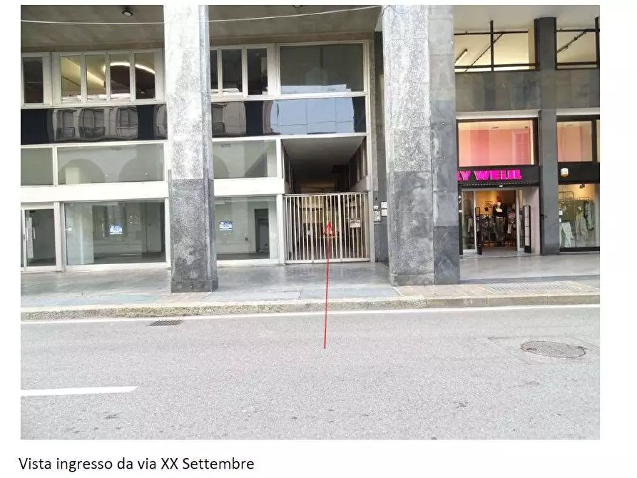 Immagine 8 di Negozio in vendita  in Via C. Cattaneo 5 a Busto Arsizio