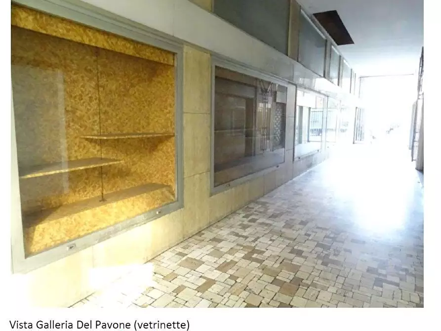 Immagine 9 di Negozio in vendita  in Via C. Cattaneo 5 a Busto Arsizio