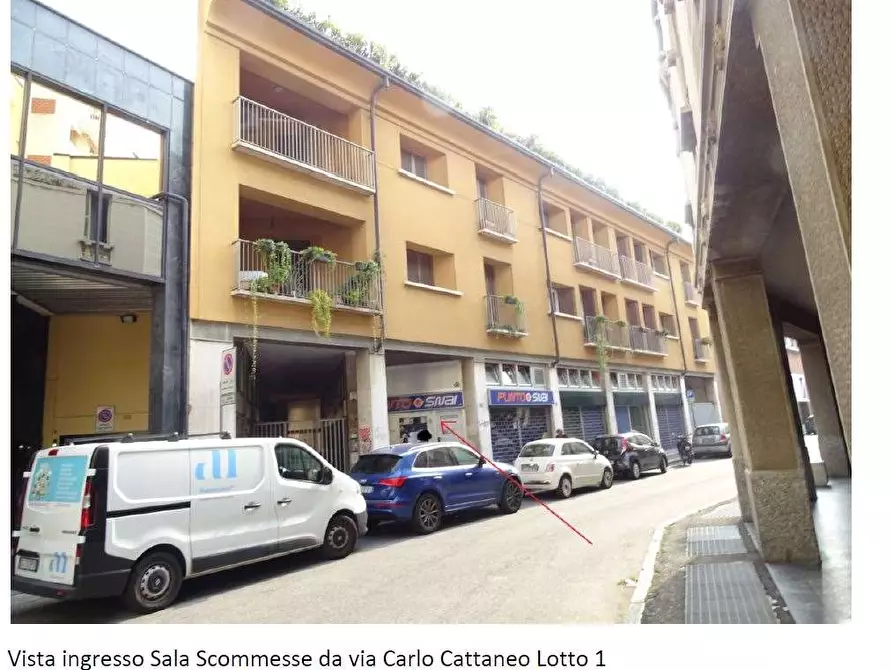 Immagine 11 di Negozio in vendita  in Via C. Cattaneo 5 a Busto Arsizio