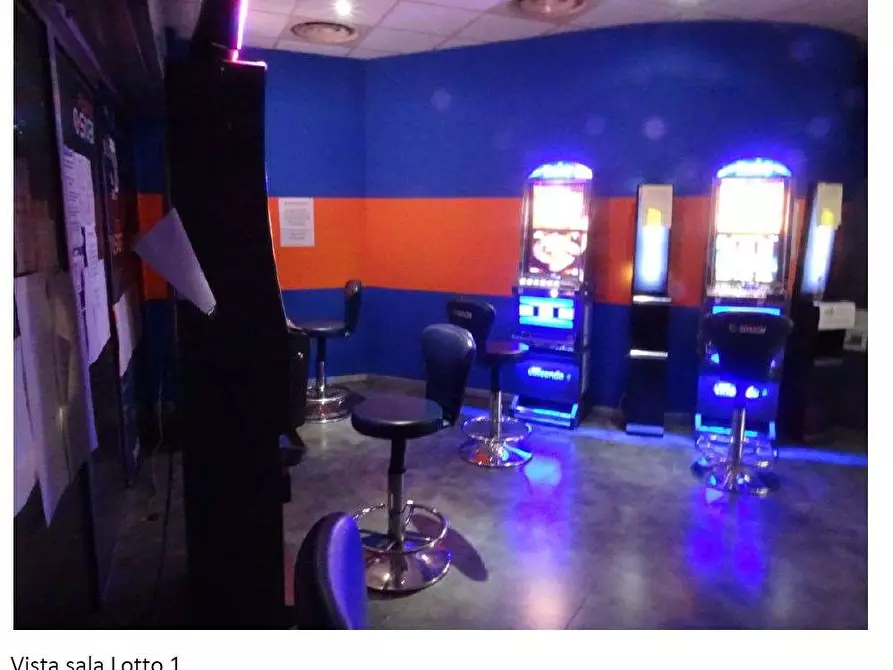 Immagine 13 di Negozio in vendita  in Via C. Cattaneo 5 a Busto Arsizio