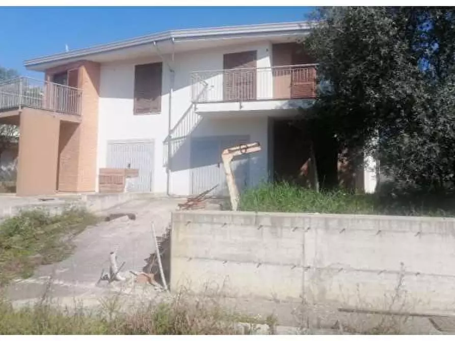 Immagine 13 di Villa in vendita  in Via Tratturo snc, loc. Villa Oliveti a Rosciano