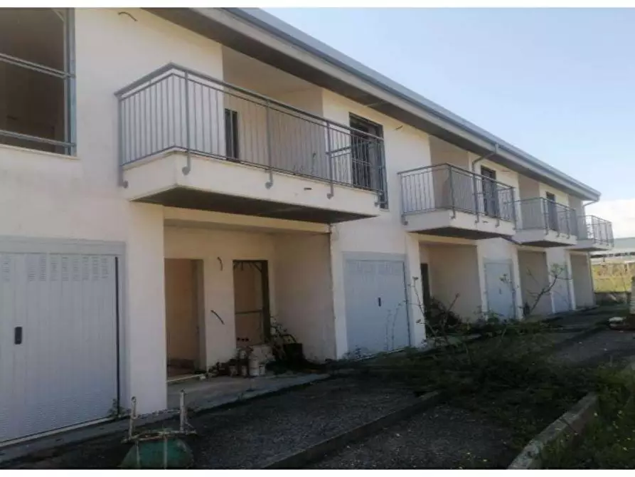 Immagine 10 di Villa in vendita  in Via Tratturo snc, loc. Villa Oliveti a Rosciano