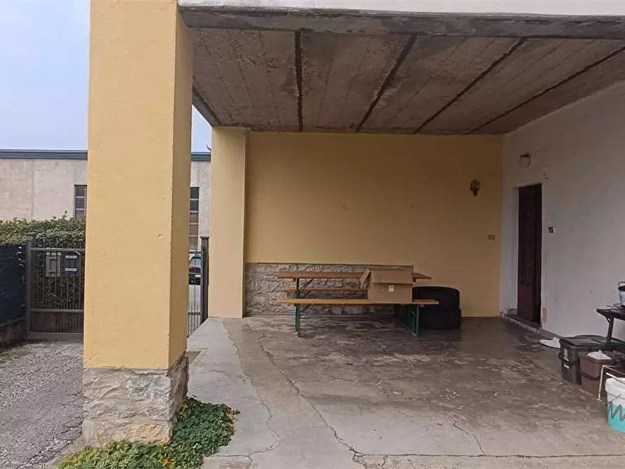 Immagine 2 di Porzione di casa in vendita  in via dante 49 a Cocquio-Trevisago