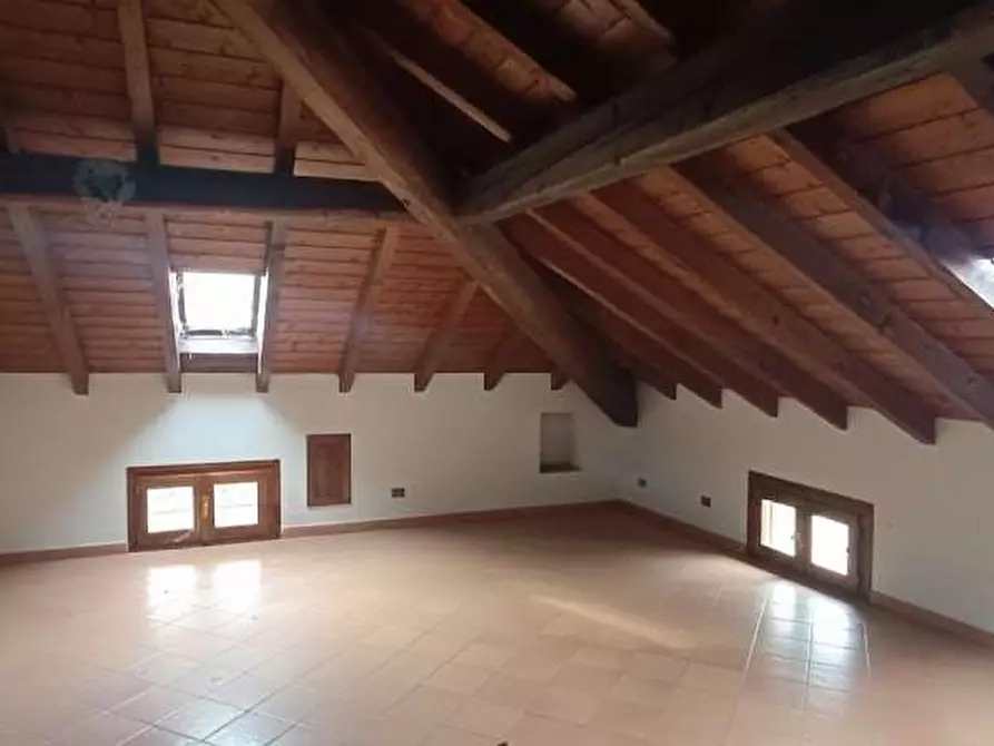 Immagine 5 di Porzione di casa in vendita  in via dante 49 a Cocquio-Trevisago