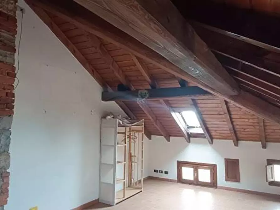 Immagine 7 di Porzione di casa in vendita  in via dante 49 a Cocquio-Trevisago