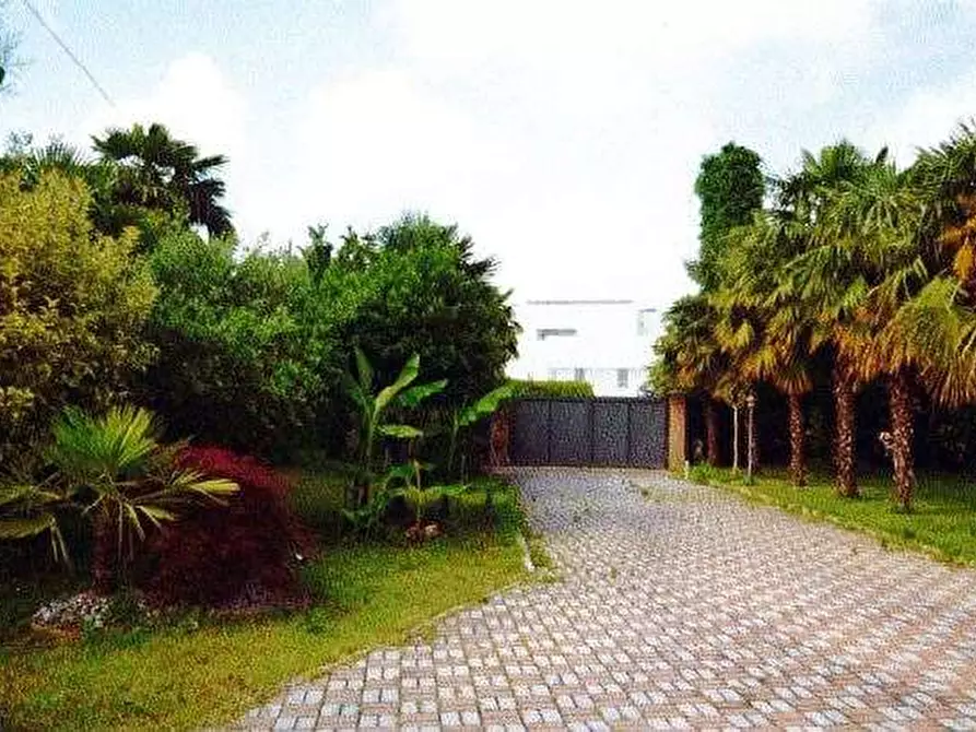 Immagine 3 di Villa in vendita  in Via Fogazzaro 12 a Padova