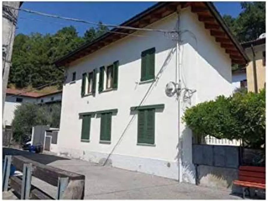 Immagine 1 di Appartamento in vendita  in Via Roma 17 a Casalzuigno