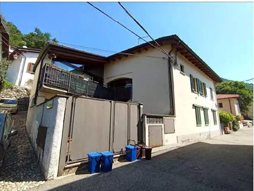 Immagine 2 di Appartamento in vendita  in Via Roma 17 a Casalzuigno