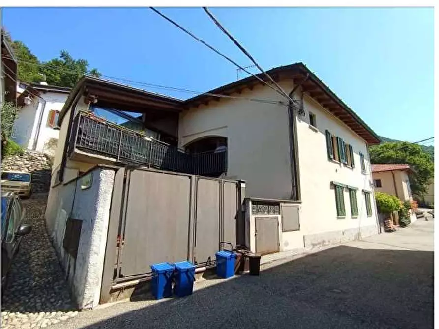 Immagine 1 di Appartamento in vendita  in Via Roma 17 a Casalzuigno