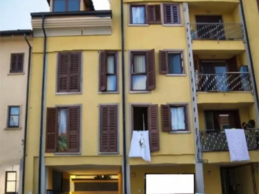 Immagine 1 di Appartamento in vendita  in Via marconi angolo via v. emanuele 2-b a Roncello