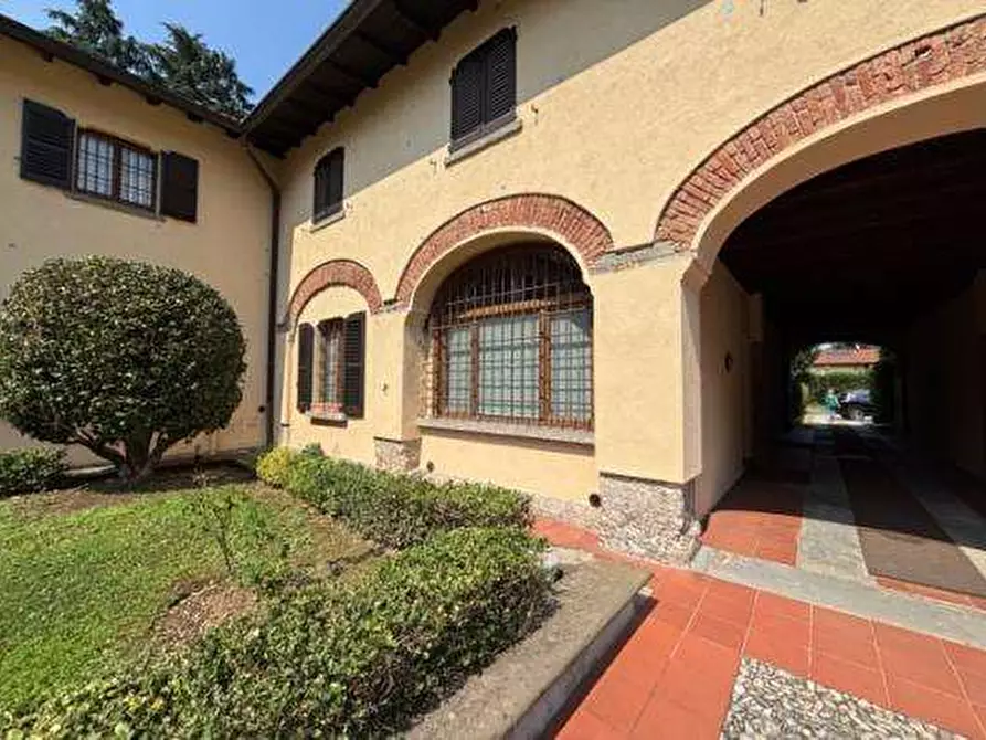 Immagine 5 di Appartamento in vendita  in Via Stanga Busca a Carate Brianza