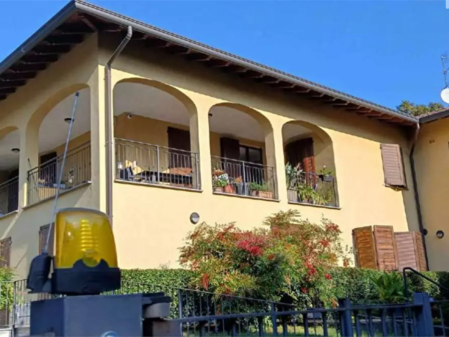 Immagine 1 di Appartamento in vendita  in Via Monte Grappa 3 a Cabiate