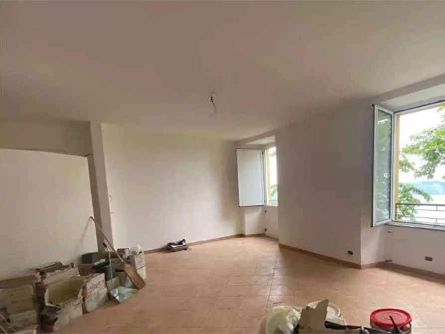 Immagine 5 di Appartamento in vendita  in Frazione Orascio a Maccagno Con Pino E Veddasca