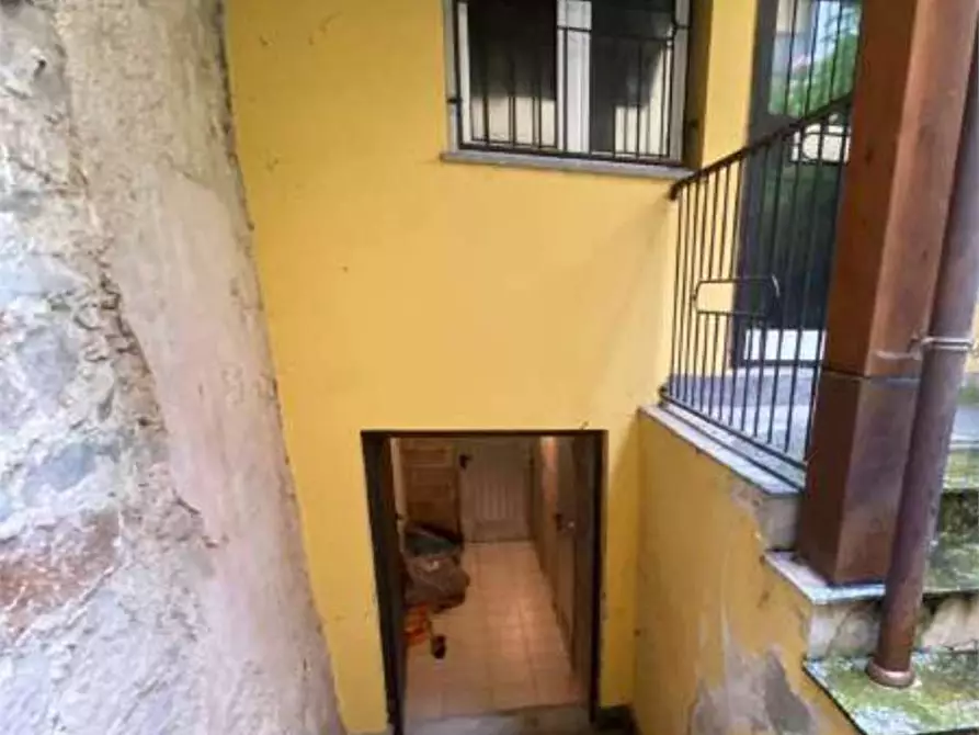 Immagine 16 di Appartamento in vendita  in Frazione Orascio a Maccagno Con Pino E Veddasca