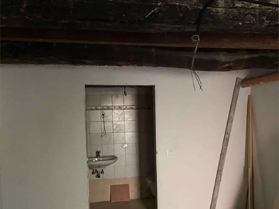 Immagine 18 di Appartamento in vendita  in Frazione Orascio a Maccagno Con Pino E Veddasca